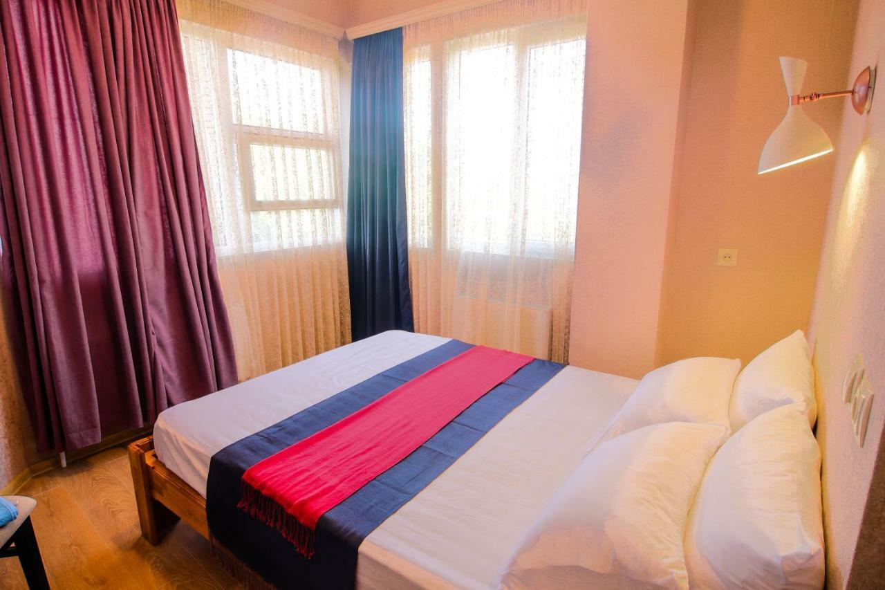 Luca Lili Hotel Signagi Buitenkant foto